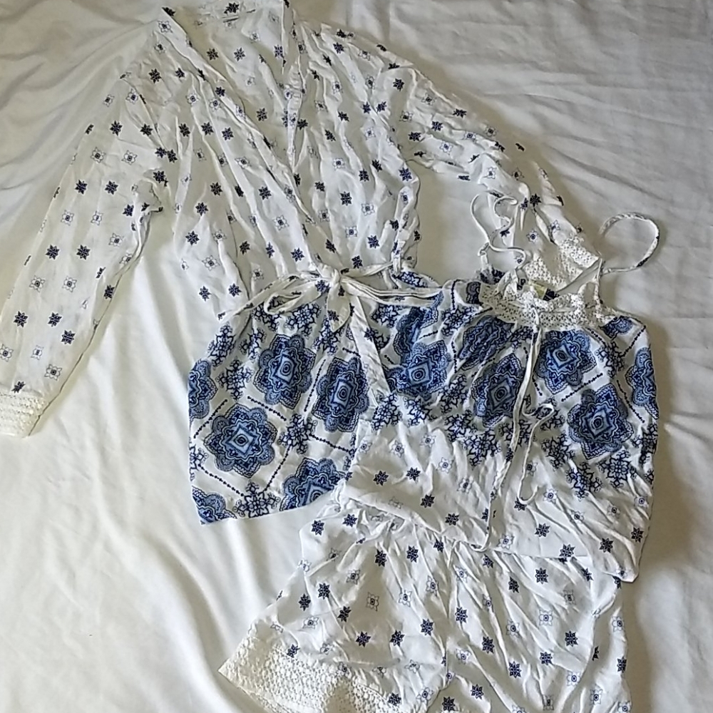 3 piece robe, pajama set MED